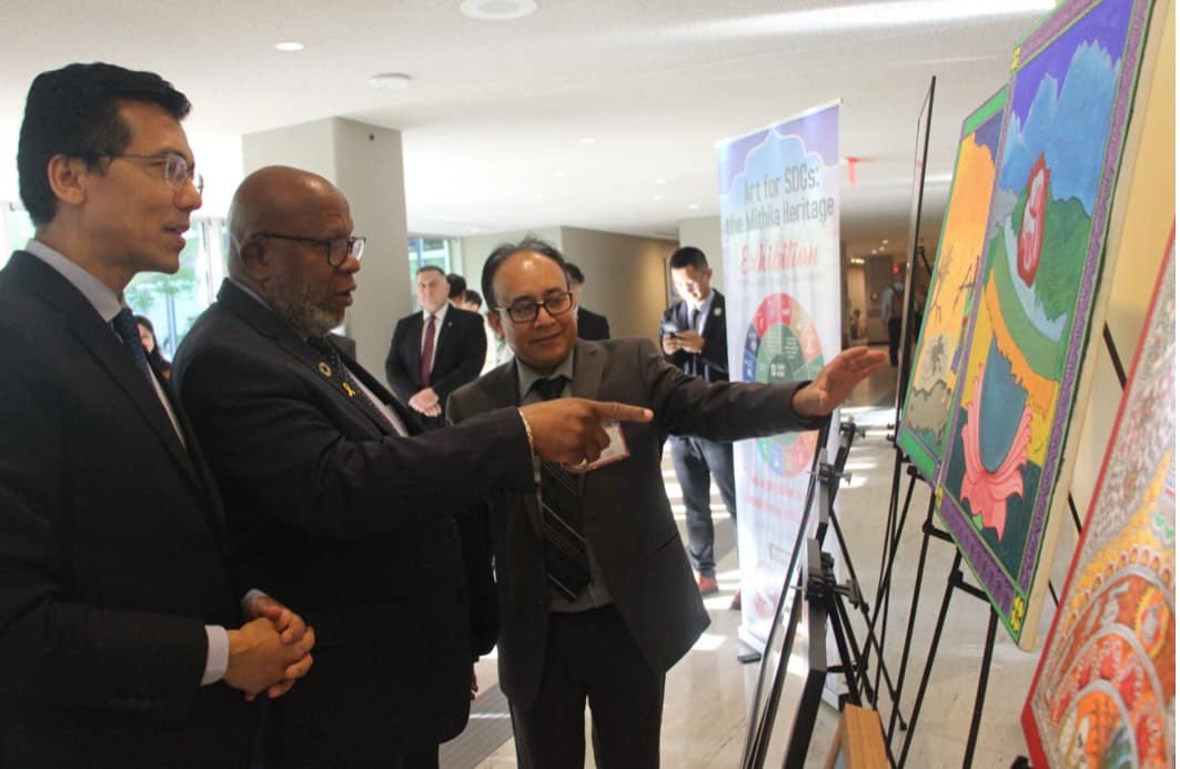 मिथिला लोक कलाले अमेरिकामा चर्चित भए प्रतीक रायमाझी